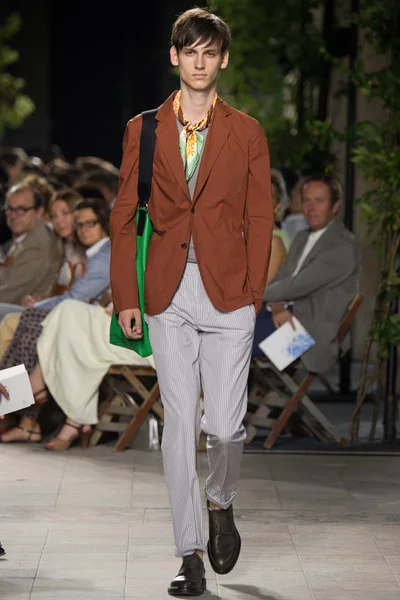 Look 4